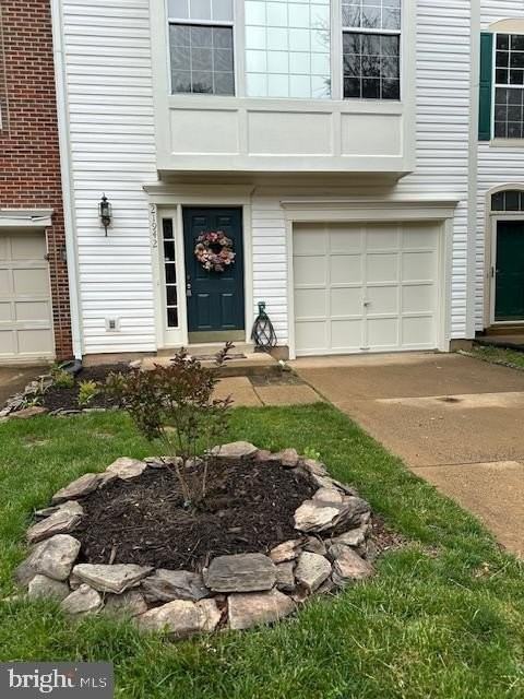 21942 Thompson Sq - Photo 2 of 32