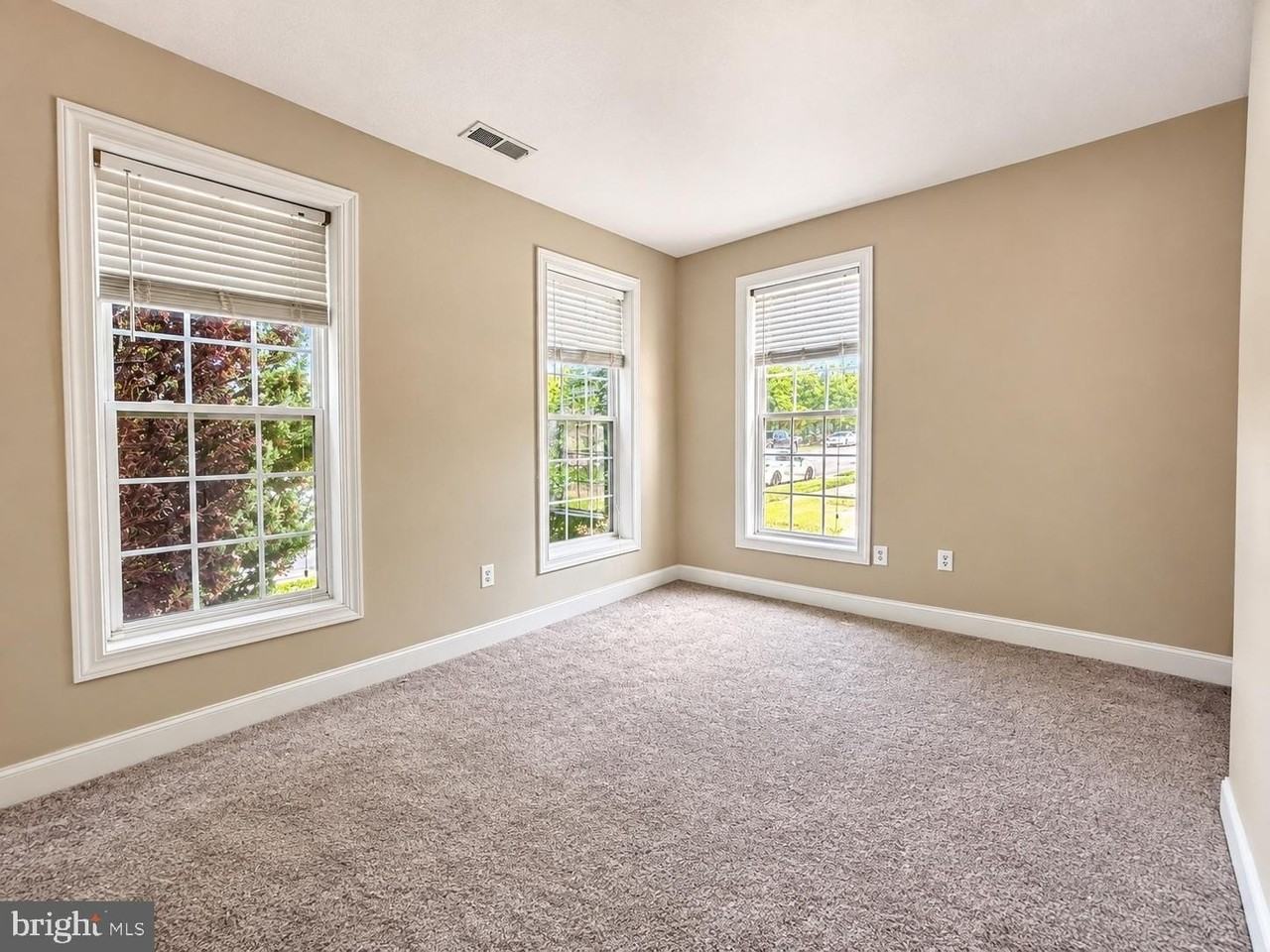 2261 Potomac Club Pkwy - Photo 3 of 25