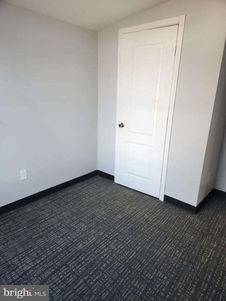 164 Rudolph Ct - Photo 7 of 12
