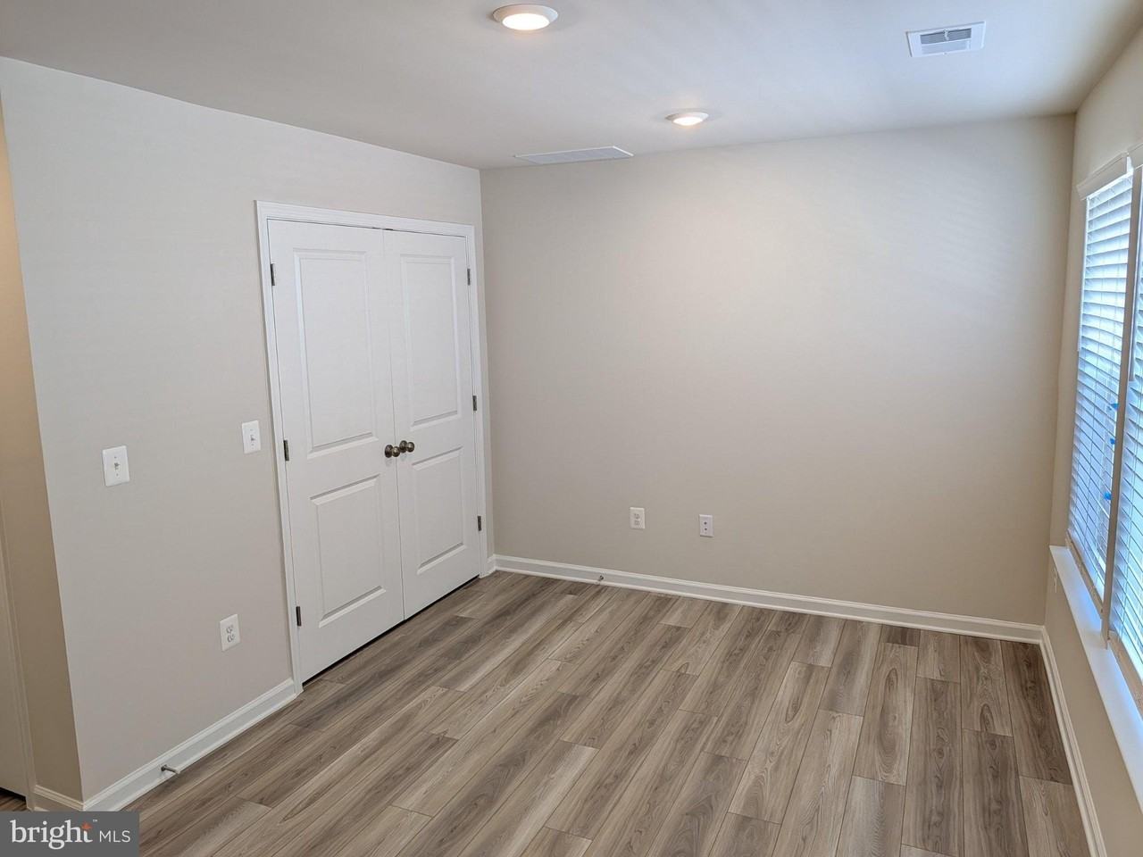 278 Swan Field Ave - Photo 4 of 33