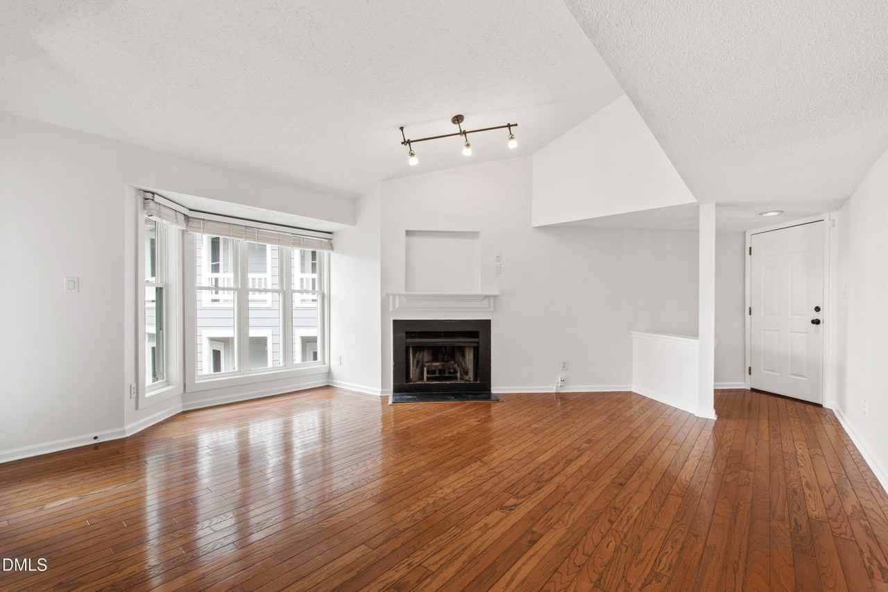 911 Washington St #301 - Photo 6 of 50