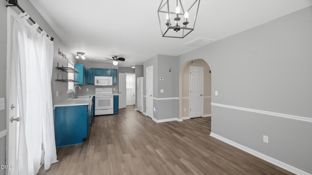 1301 Silver Dr - Photo 5 of 30