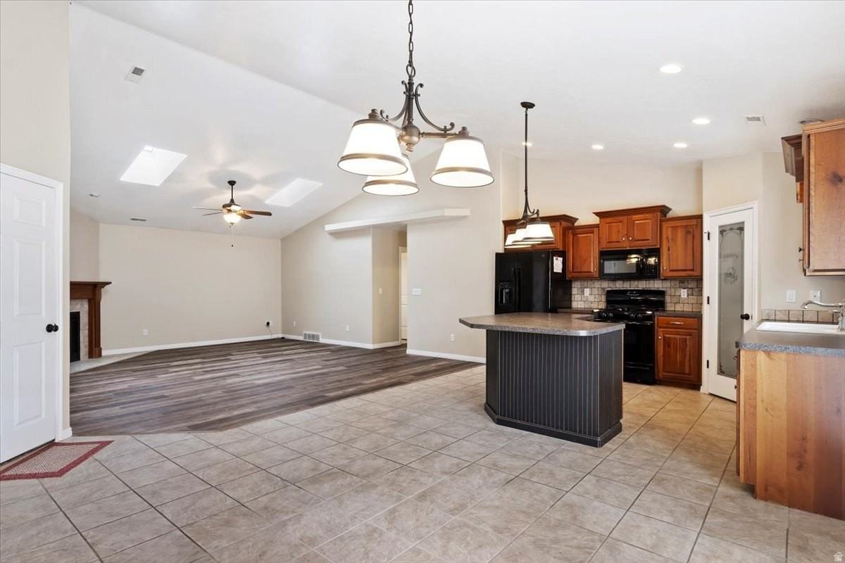 232 Bryce Dr - Photo 4 of 16