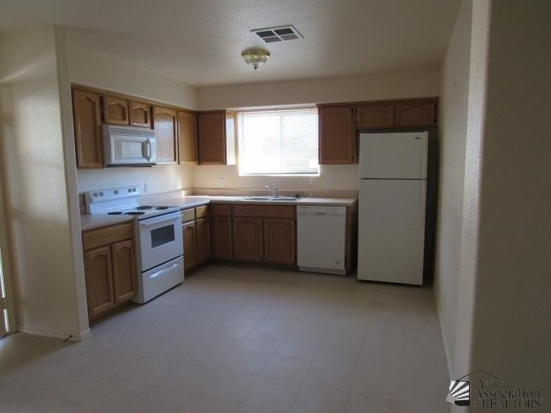 3039 S Tangerine Ave - Photo 2 of 13