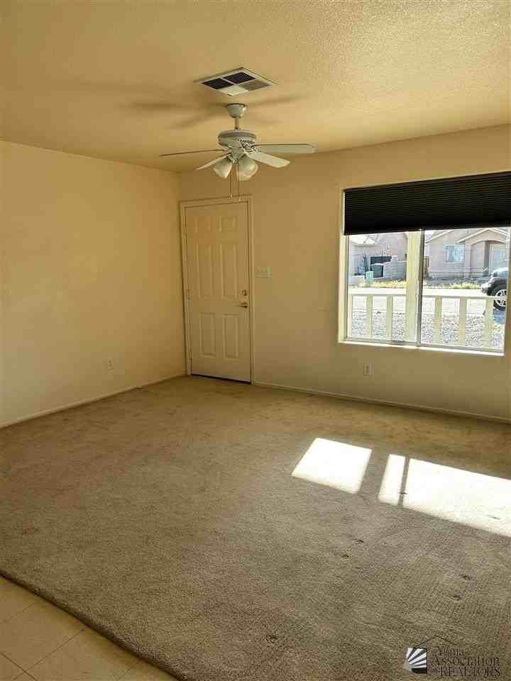 3039 S Tangerine Ave - Photo 4 of 13