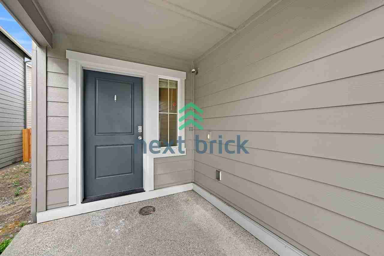 10717 187th St E - Photo 4 of 26