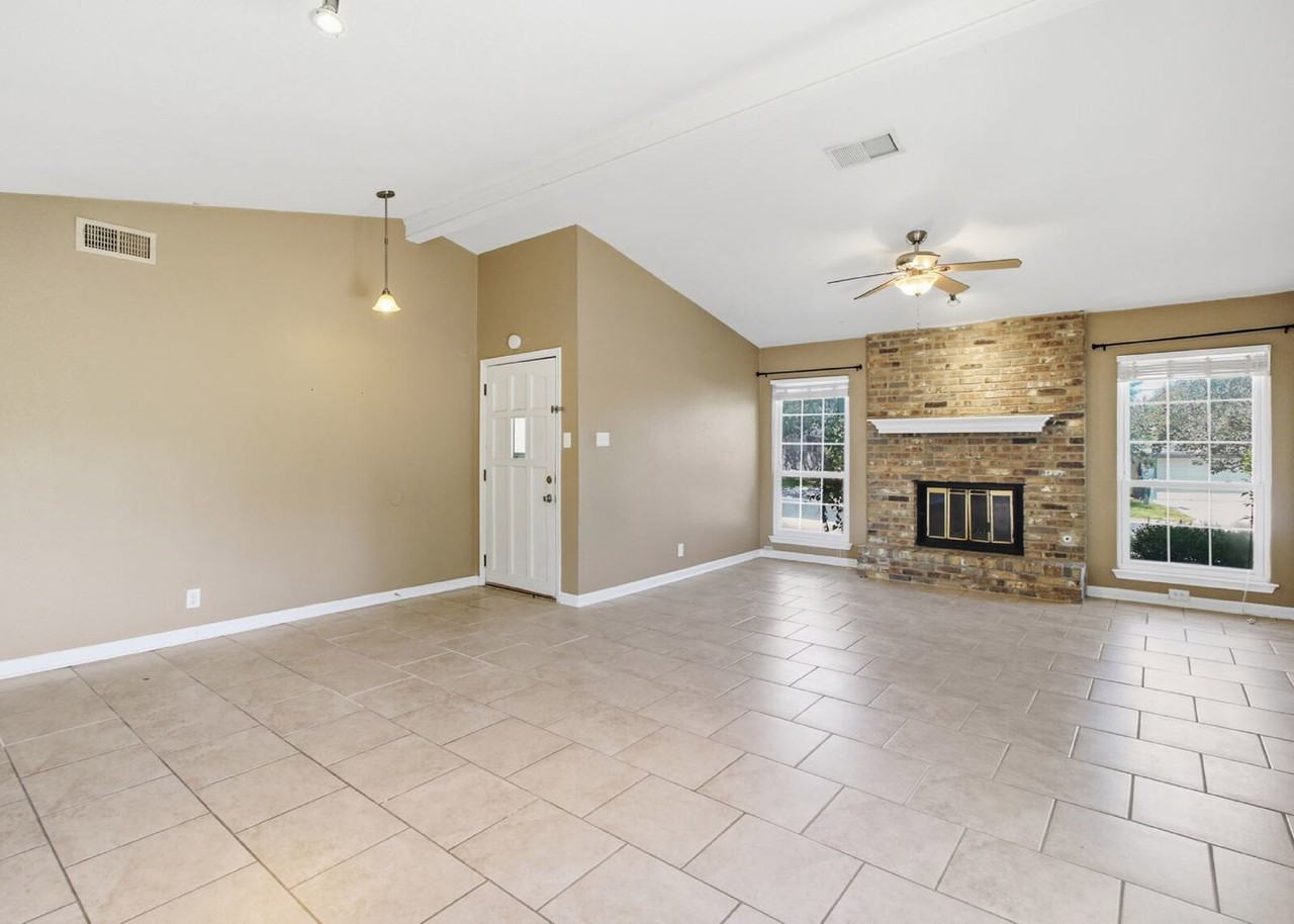 13422 Pebble Cir - Photo 4 of 27