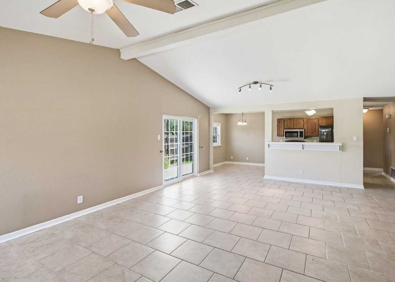 13422 Pebble Cir - Photo 5 of 27