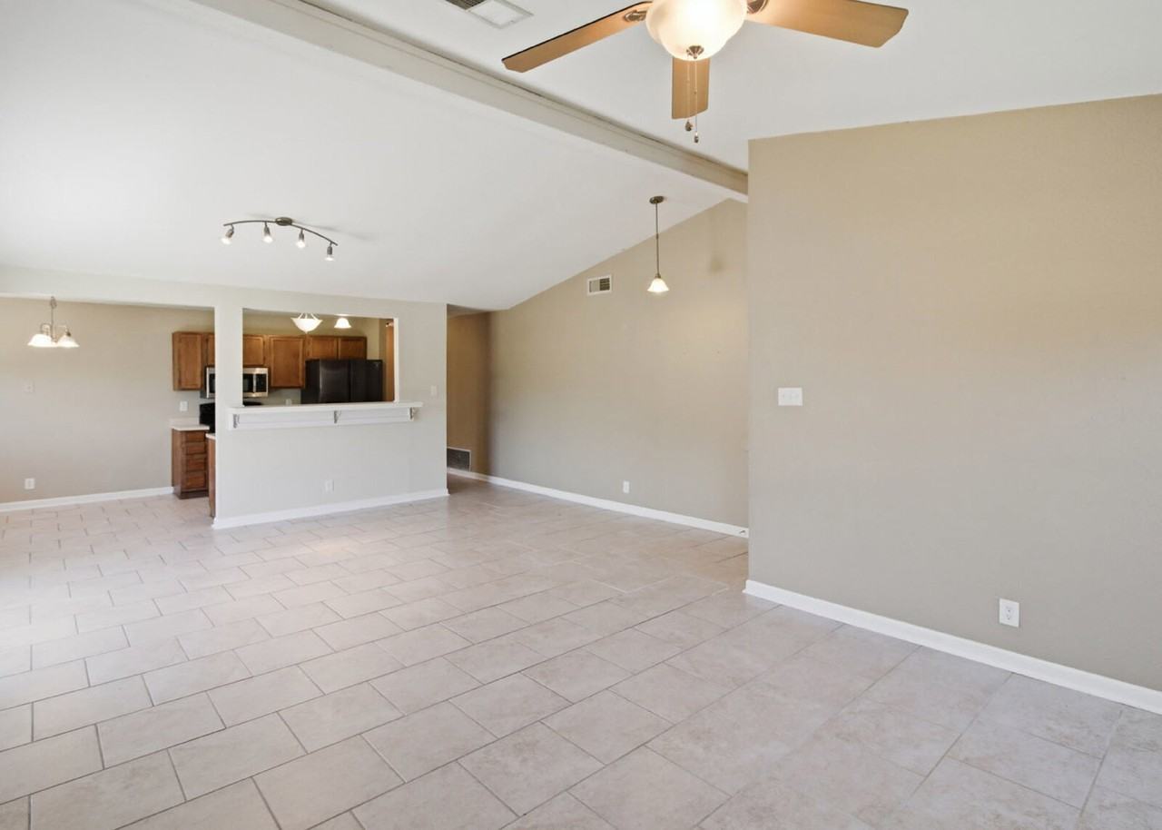 13422 Pebble Cir - Photo 6 of 27