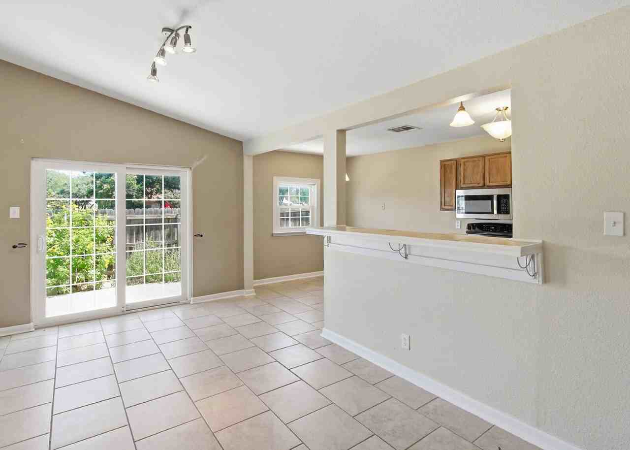 13422 Pebble Cir - Photo 7 of 27