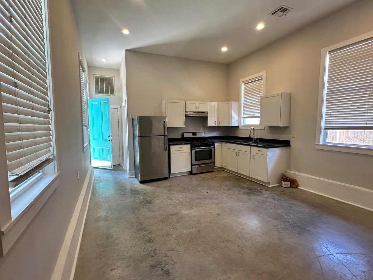 3837 Dhemecourt St - Photo 3 of 9