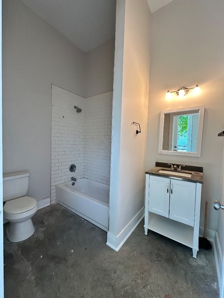 3837 Dhemecourt St - Photo 4 of 9