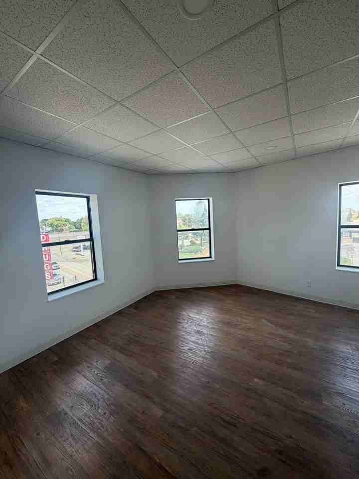 1109 Central Ave #4 - Photo 2 of 7