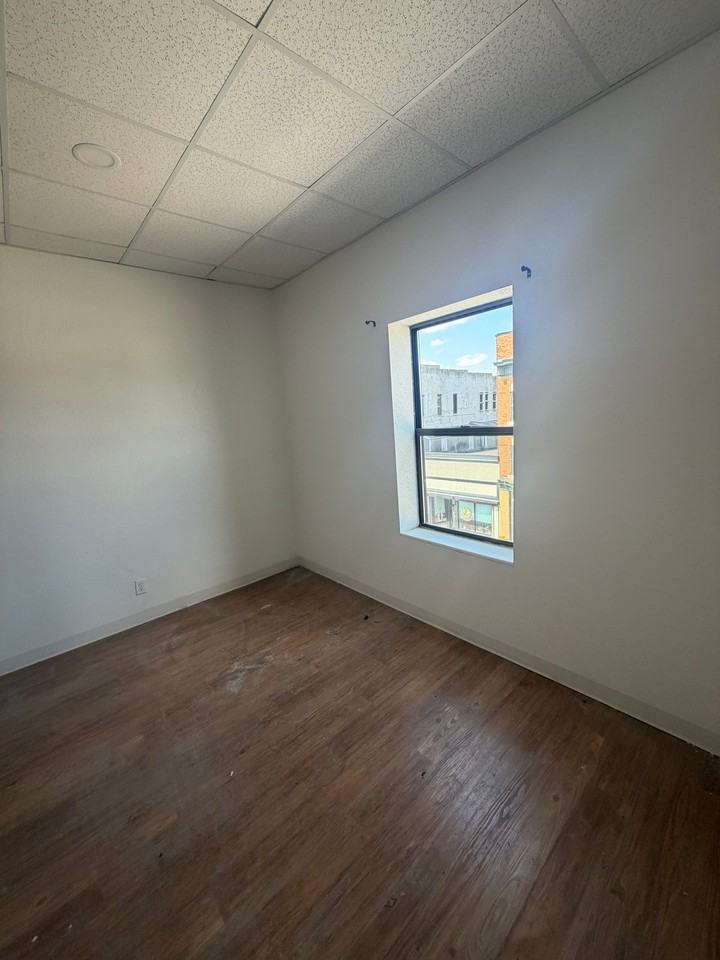 1109 Central Ave #4 - Photo 3 of 7