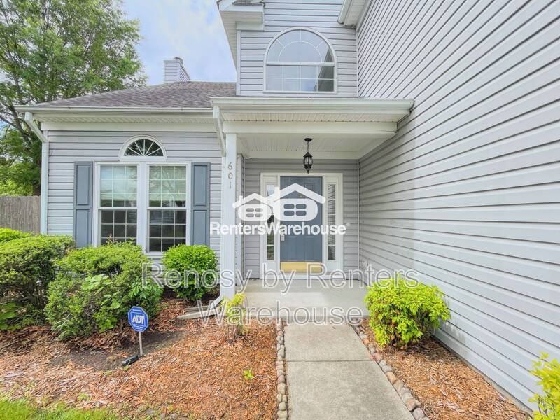 601 Whisper Walk - Photo 3 of 48