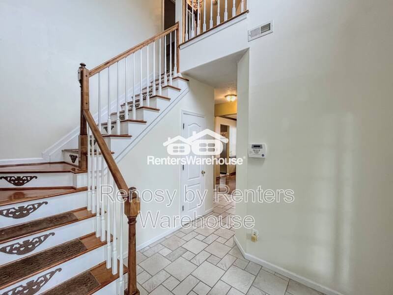 601 Whisper Walk - Photo 5 of 48