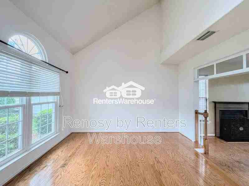 601 Whisper Walk - Photo 7 of 48