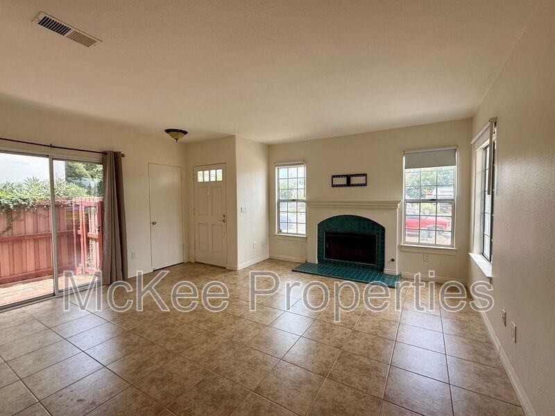 4734 E Mountain View Dr #1 - Photo 3 of 16