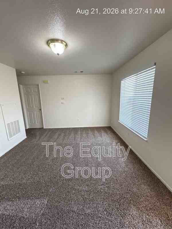 3739 W Myrtle Ct - Photo 2 of 14