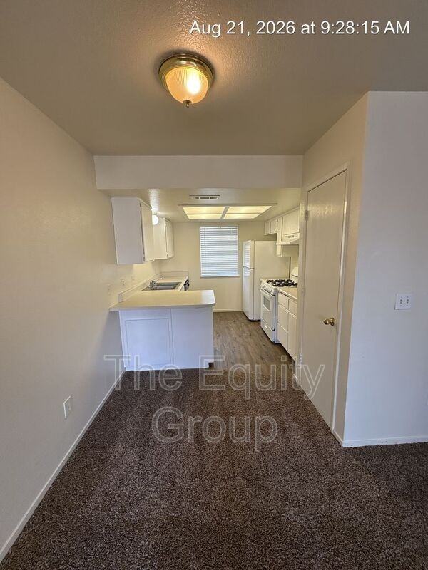 3739 W Myrtle Ct - Photo 3 of 14