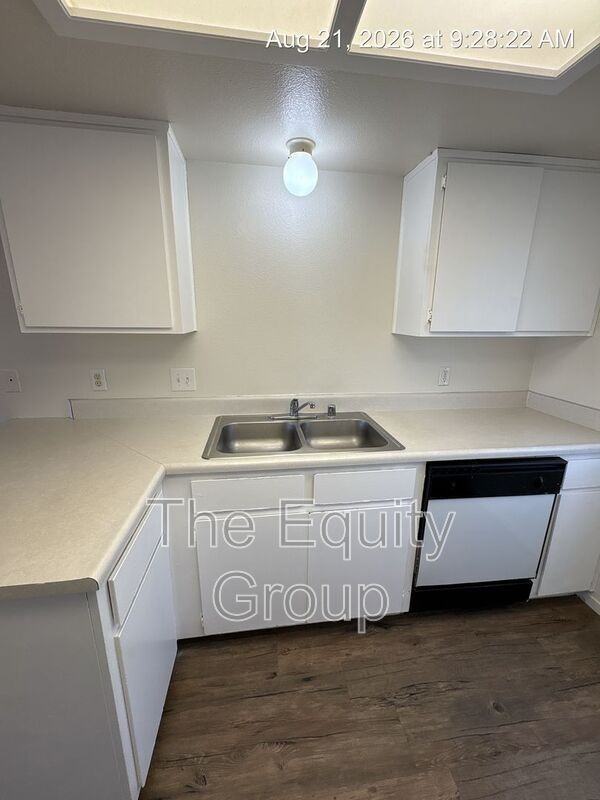 3739 W Myrtle Ct - Photo 4 of 14