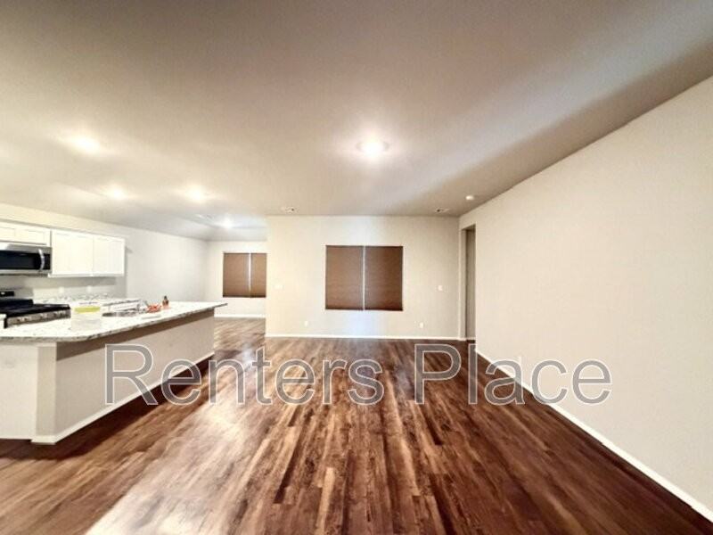 2107 S Amarillo Dr - Photo 2 of 18