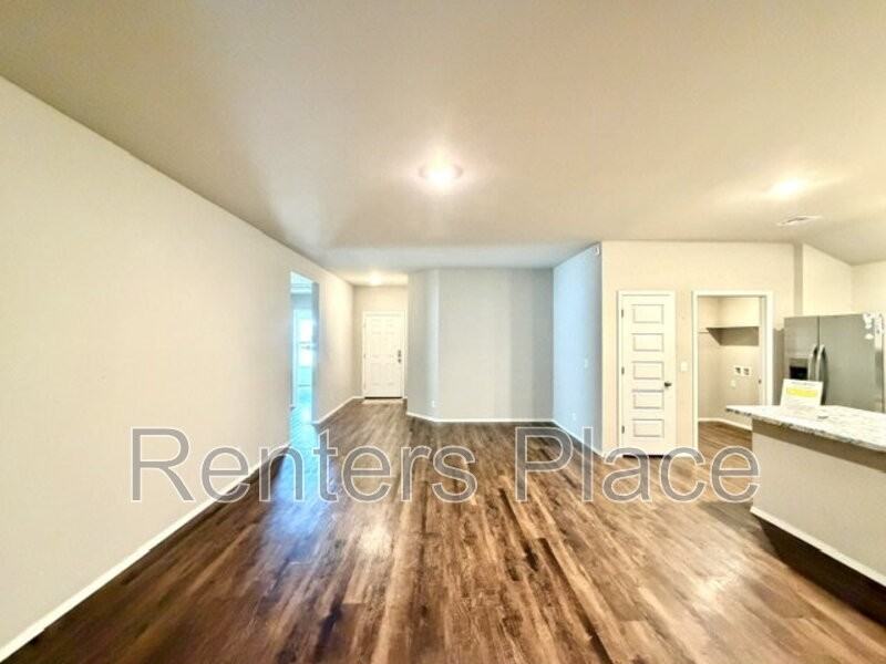 2107 S Amarillo Dr - Photo 3 of 18