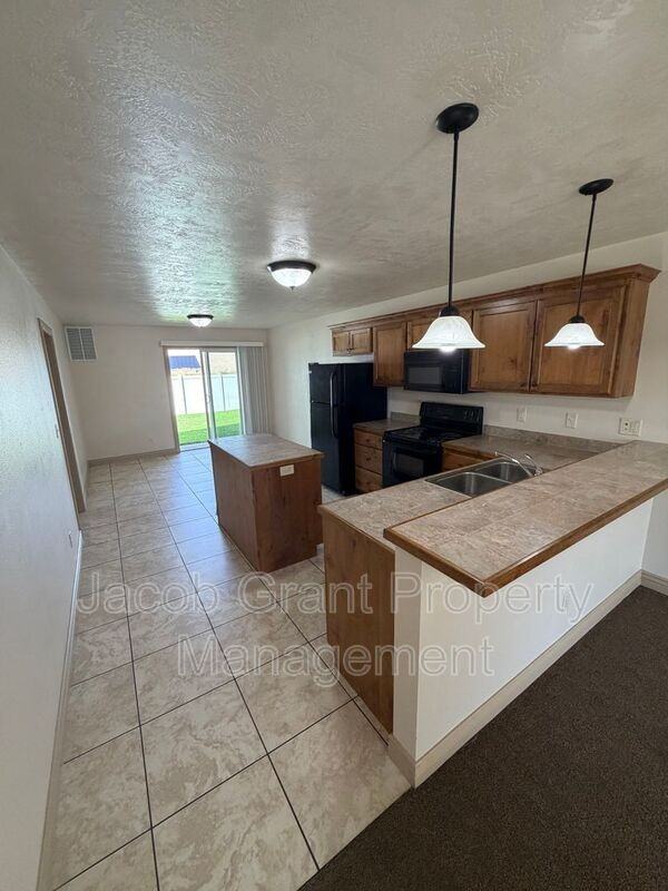 454 E Center St #B15 - Photo 3 of 18