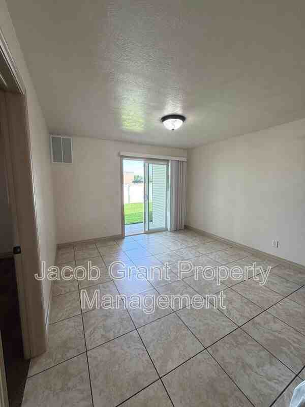 454 E Center St #B15 - Photo 4 of 18