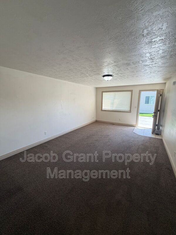 454 E Center St #B15 - Photo 5 of 18