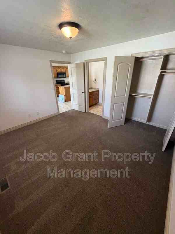 454 E Center St #B15 - Photo 6 of 18