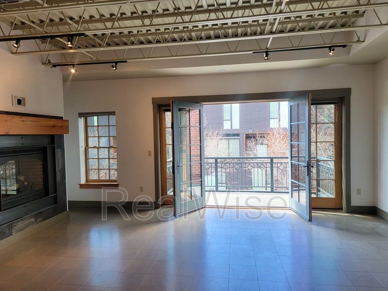 16 Sw Wall St - Photo 4 of 28