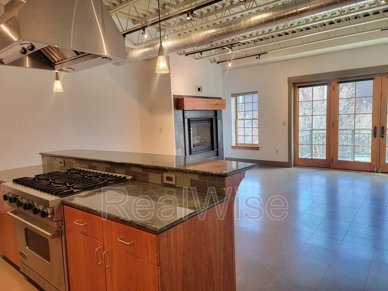 16 Sw Wall St - Photo 5 of 28