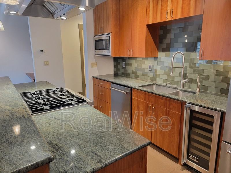 16 Sw Wall St - Photo 7 of 28