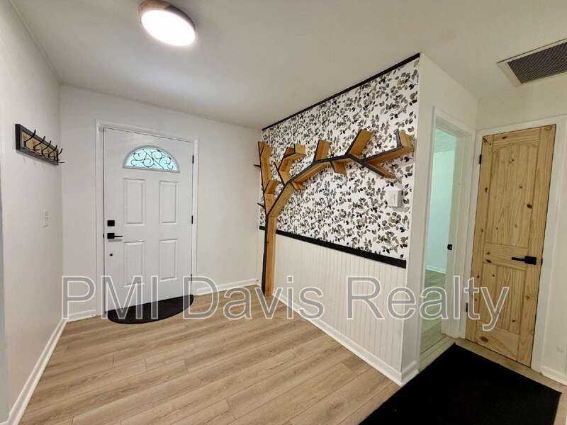 332 Whispering Woods Dr - Photo 3 of 31