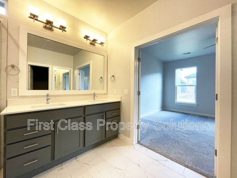 512 Nw 176th Ter - Photo 3 of 34