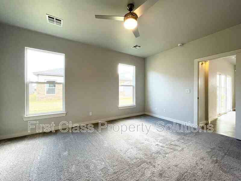 512 Nw 176th Ter - Photo 4 of 34