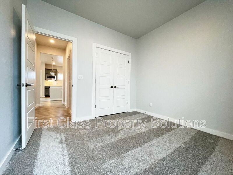 512 Nw 176th Ter - Photo 7 of 34