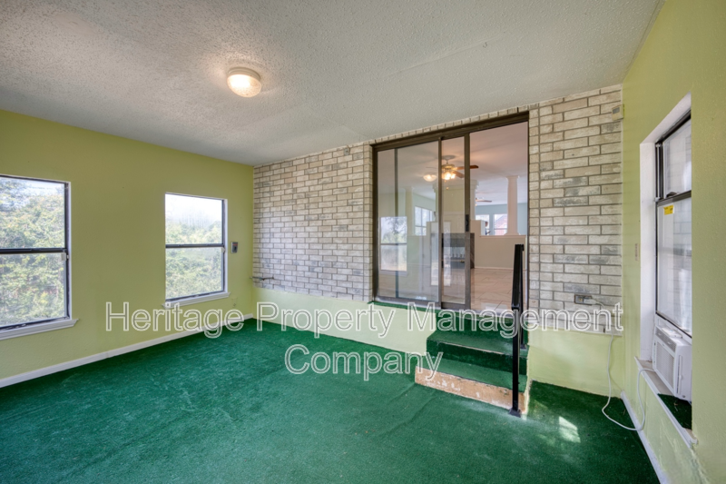 11514 Cavendish Cir - Photo 4 of 32