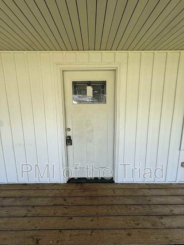 2421 Daisy St - Photo 2 of 14