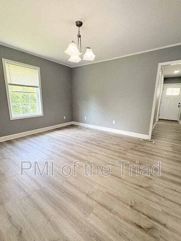 2421 Daisy St - Photo 5 of 14