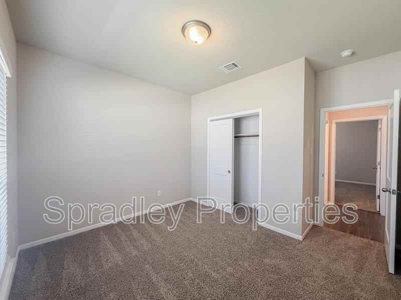 2037 Yarrelton Dr - Photo 5 of 28
