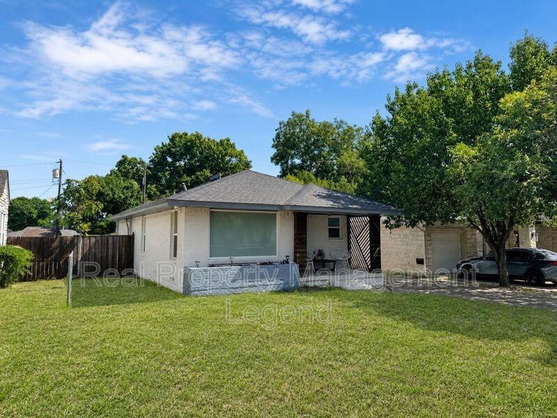 1931 Berkley Ave - Photo 2 of 14