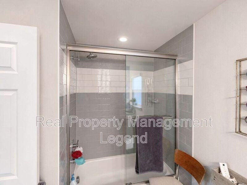 1931 Berkley Ave - Photo 5 of 14