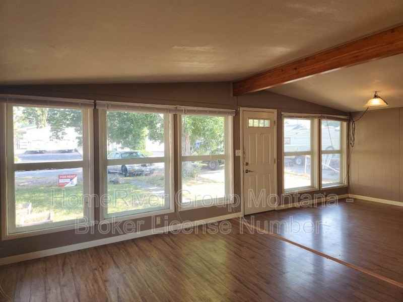1809 Defoe St - Photo 4 of 29