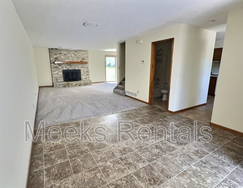 40 Maple Ln - Photo 4 of 13