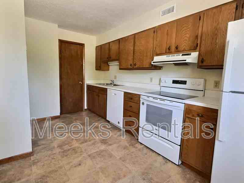40 Maple Ln - Photo 7 of 13