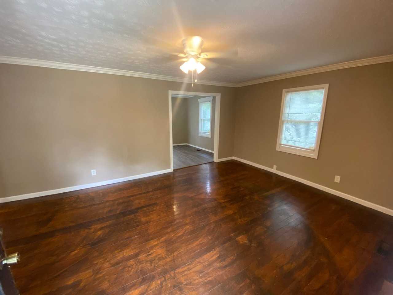 563 Parkchester Dr - Photo 4 of 13