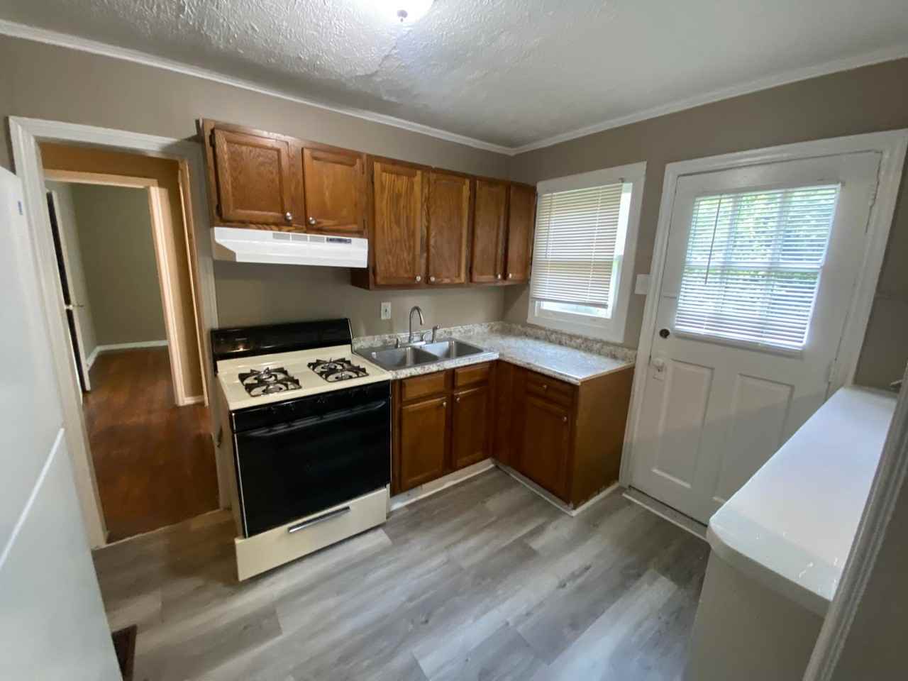 563 Parkchester Dr - Photo 7 of 13