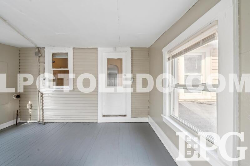 340 E Lake St - Photo 2 of 22